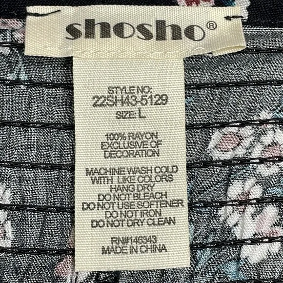 ⭐️ Shosho black floral shorts- size : large - Picture 2 of 5